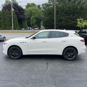 2024 Maserati LEVANTE GT ULTIMA — фото 3