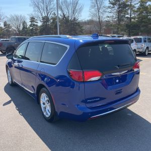 CHRYSLER PACIFICA TOURING L - 5