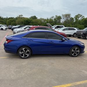 HYUNDAI ELANTRA HYBRID LIMITED - 9