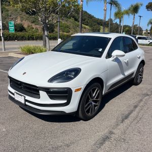 PORSCHE MACAN - 1