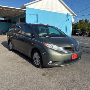TOYOTA SIENNA - 10