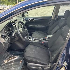 2019 Nissan SENTRA SR thumbnail 32
