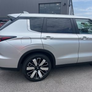 صورة 9 لـ 2025 Mitsubishi OUTLANDER SE