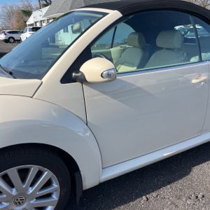 VOLKSWAGEN NEW BEETLE CONVERTIBLE SE - 2