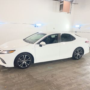 صورة 3 لـ 2018 Toyota CAMRY HYBRID SE
