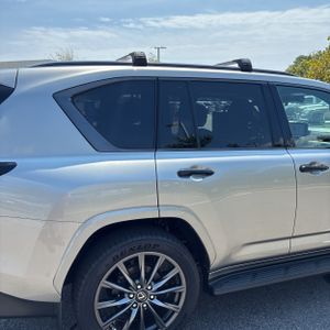 صورة 9 لـ 2022 Lexus LX 600 LUXURY