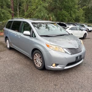 2015 Toyota SIENNA XLE 8-PASSENGER thumbnail 12