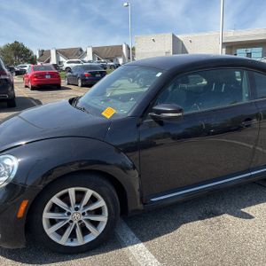VOLKSWAGEN BEETLE 2.0T S WITH STYLE AND COMFORT - 2