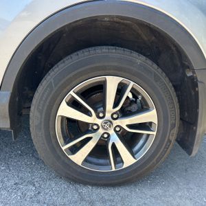 2017 Toyota RAV4 XLE 缩略图 17