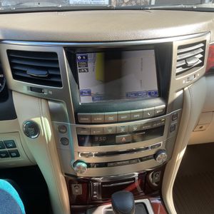 2015 Lexus LX 570 BASE — фото 38
