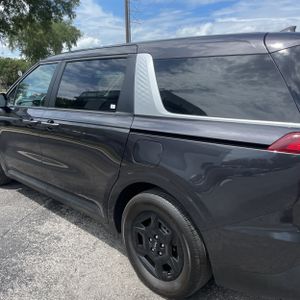 2025 KIA CARNIVAL LXS photo 6