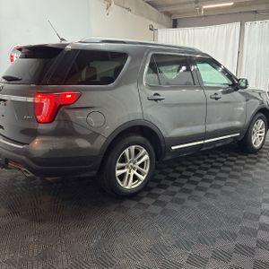 FORD EXPLORER XLT - 7