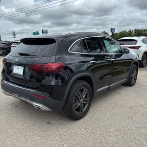 MERCEDES-BENZ GLA - 8