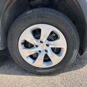 صورة مصغرة 20 لـ 2024 Toyota RAV4 LE