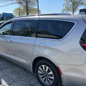 CHRYSLER PACIFICA HYBRID TOURING L - 6