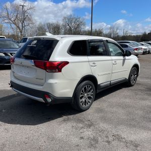 MITSUBISHI OUTLANDER ES - 7