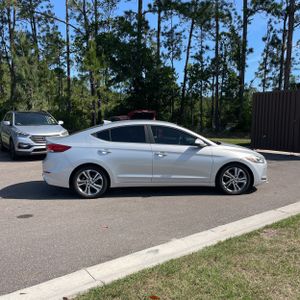 HYUNDAI ELANTRA LIMITED - 10