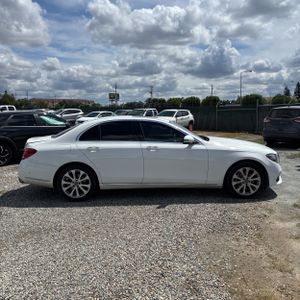 MERCEDES-BENZ E-CLASS - 10