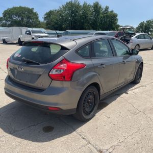 FORD FOCUS SE - 8