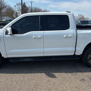FORD F150 LIGHTNING LARIAT - 4