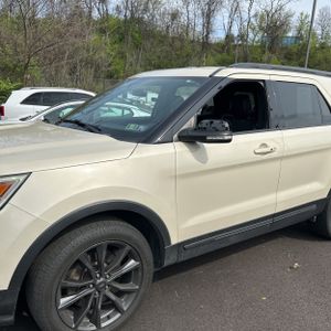 FORD EXPLORER XLT - 2