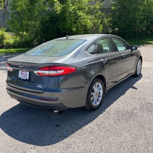 FORD FUSION SE - 8