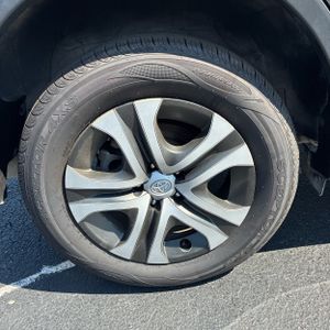 صورة 19 لـ 2018 Toyota RAV4 LE