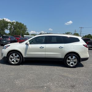 2014 Chevrolet TRAVERSE LTZ photo 3