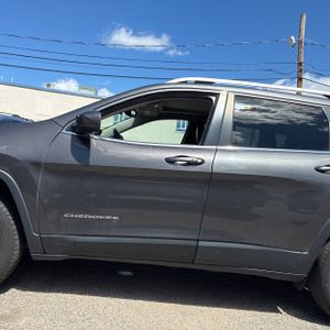 JEEP CHEROKEE LIMITED - 4
