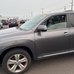 صورة 2 لـ 2013 Toyota HIGHLANDER LIMITED