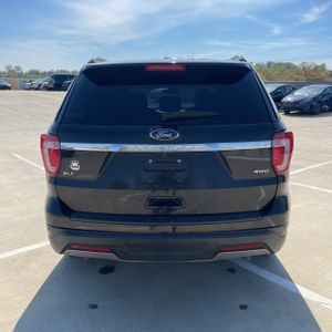 FORD EXPLORER XLT - 7