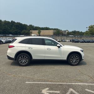 2025 Mercedes-BENZ GLC photo 10