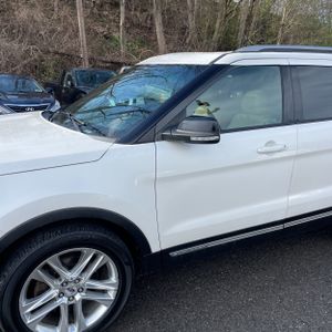 FORD EXPLORER XLT - 2