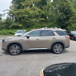 2025 Nissan PATHFINDER PLATINUM 照片 3
