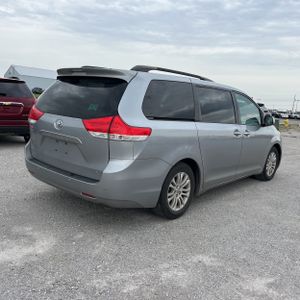TOYOTA SIENNA - 8