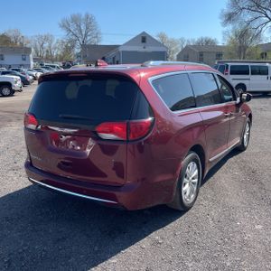 CHRYSLER PACIFICA TOURING L - 8