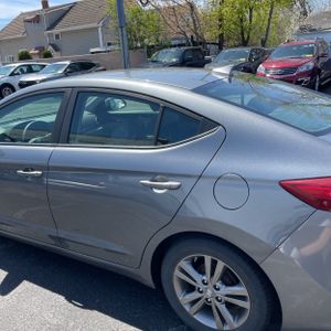 HYUNDAI ELANTRA - 6