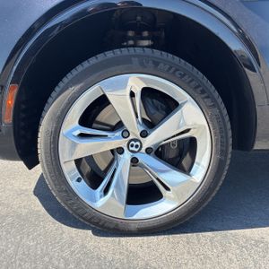 2017 Bentley BENTAYGA BASE — фото 17