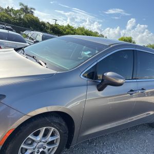 صورة 2 لـ 2018 Chrysler PACIFICA LX