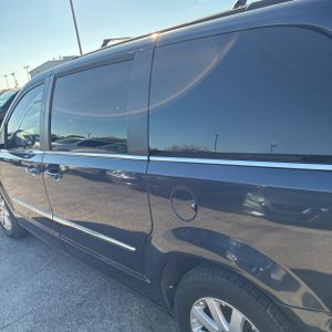 CHRYSLER TOWN AND COUNTRY TOURING - 6