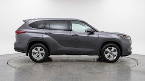 2025 Toyota HIGHLANDER LE photo 8