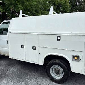 FORD E-350 CUTAWAY - 6