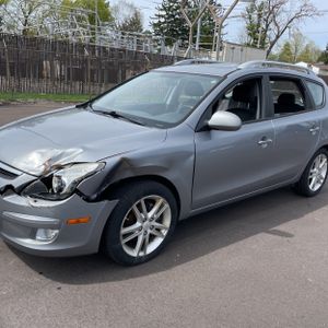 HYUNDAI ELANTRA TOURING SE - 2