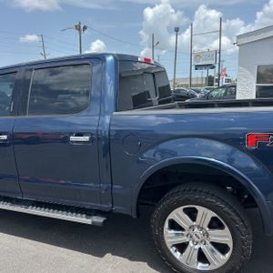2020 FORD F-150 LARIAT photo 6