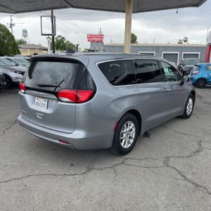 CHRYSLER VOYAGER LX - 8