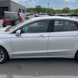 FORD FUSION SE - 4