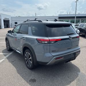 2026 Nissan PATHFINDER PLATINUM — фото 5