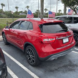 MERCEDES-BENZ GLA - 4