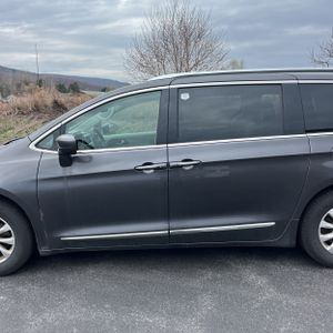 CHRYSLER PACIFICA TOURING L - 4
