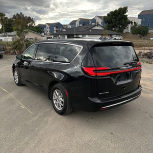 CHRYSLER PACIFICA TOURING L - 5